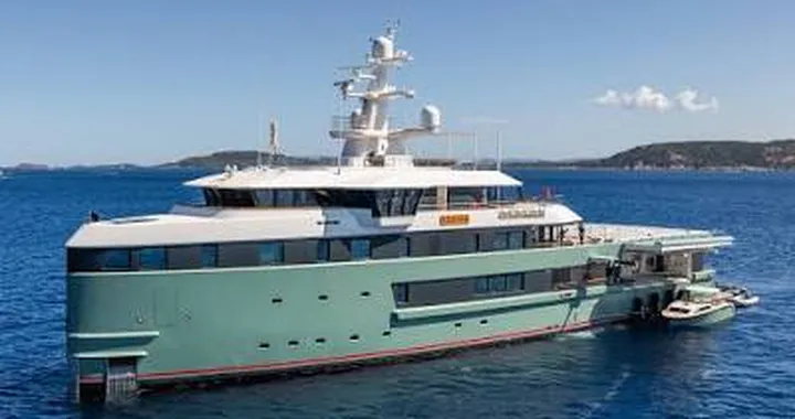 Il superyacht da 62 metri con eliporto da 100 milioni compare a Mondello