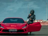 Fabio Barone sfida il record di velocità sulla portaerei Trieste con la Ferrari SF90