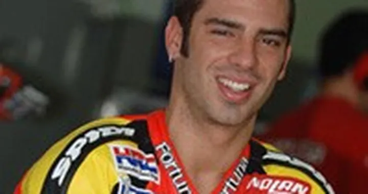 Un caffè con Marco Melandri per Emergency