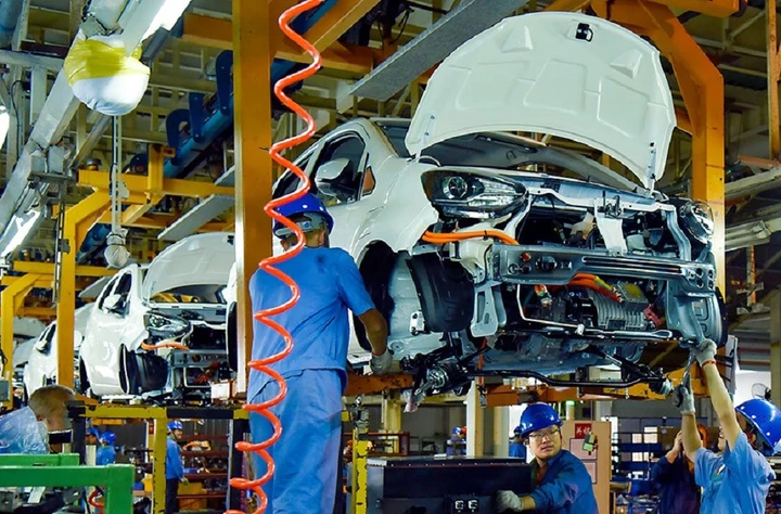 Incentivi auto: così la Cina favorisce i modelli a motore termico