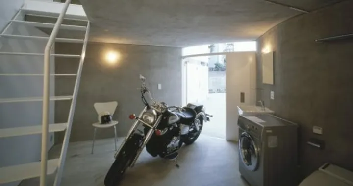 Dal Giappone gli appartamenti per motociclisti, per tenere la moto in casa