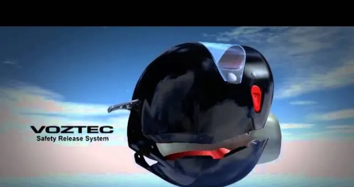 Voztec: casco con apertura posteriore, utile in caso di grave incidente