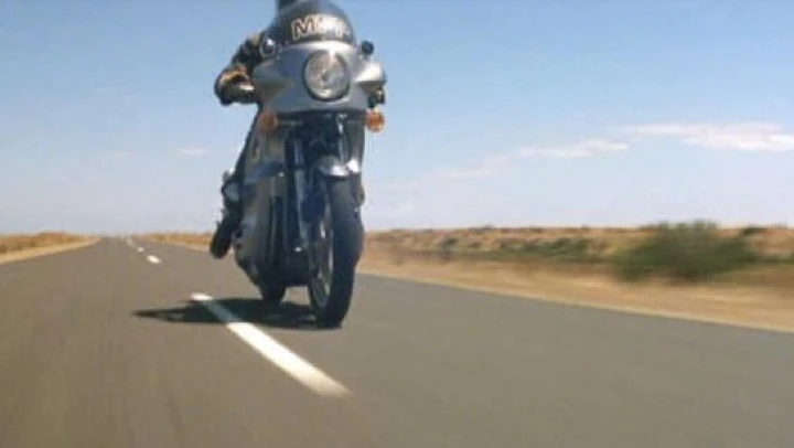 MotoCult: Mad Max - Interceptor, motori postapocalittici e tamarri cyberpunk
