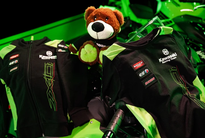 Kawasaki, la nuova collezione abbigliamento Racing