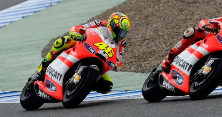 Valentino Rossi e Nicky Hayden sulla Desmosedici GP12 a Jerez