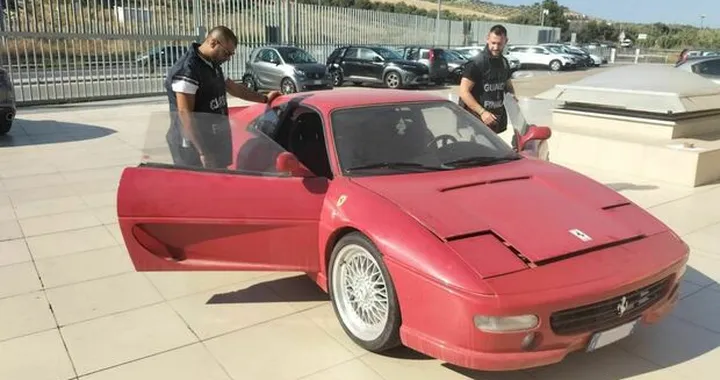 Vendevano una Ferrari contraffatta, sotto c'era una Toyota: denunciati