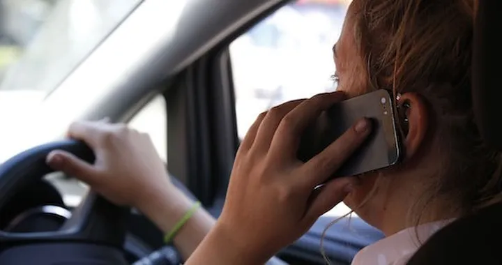 La telefonata alla guida è urgente? Multa annullata