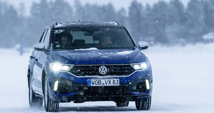 Volkswagen R Driving Experience Ice: drifting in Svezia