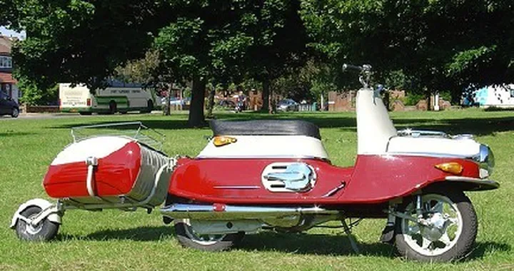 Scooter Cezeta: stile retrò con rimorchio