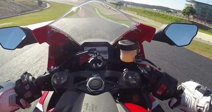 Honda CBR1000RR Fireblade 2017 primi giri a Portimao