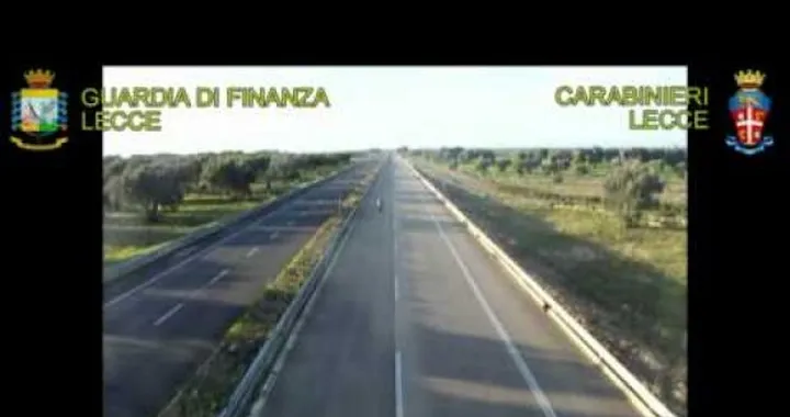 La strada provinciale Gallipoli-Maglie usata come una pista