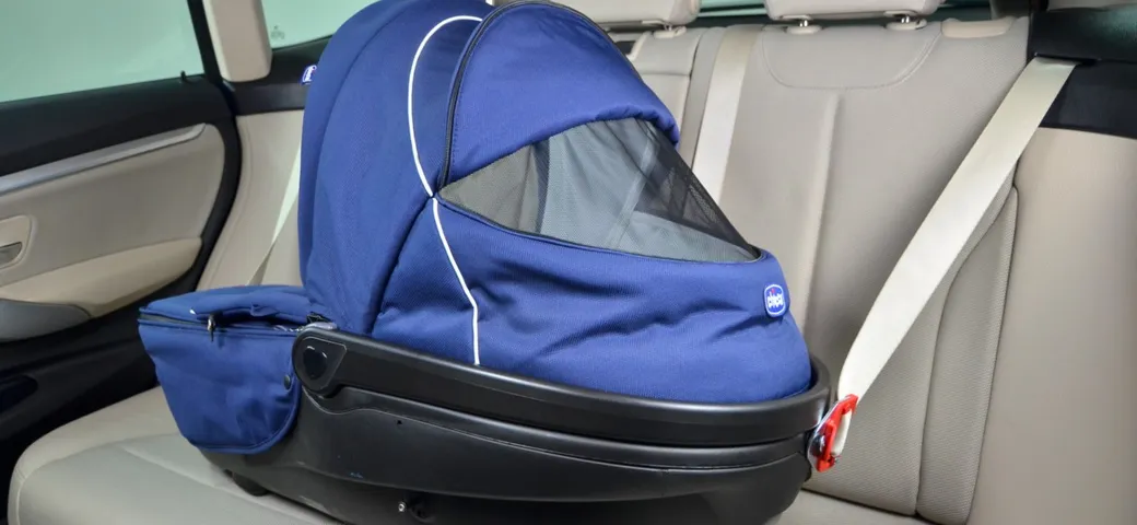 Seggiolino auto: in vigore la legge sull'allarme anti-abbandono