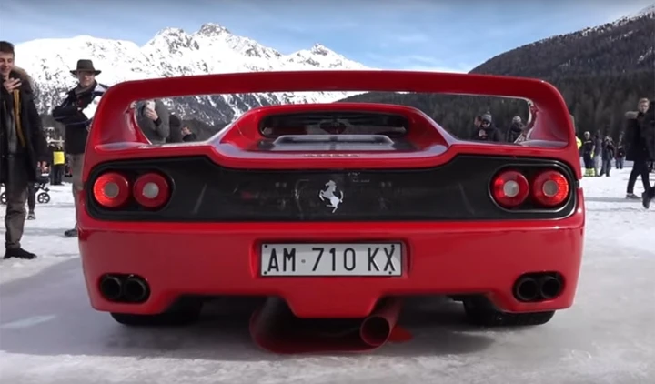 Ferrari F50: lo spettacolare sound degli scarichi aperti sulla neve di St. Moritz