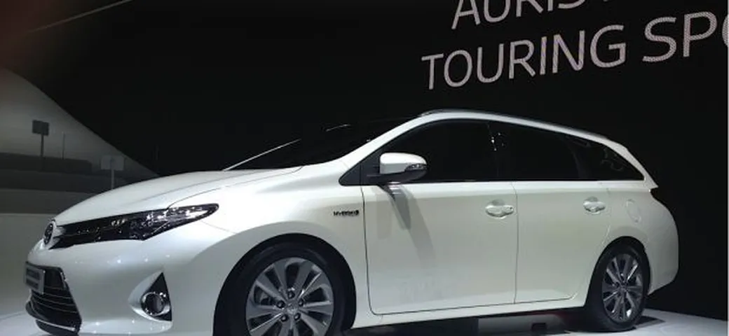 Toyota Auris Hybrid, Verso, GT86 TRD e tutte le novità live dal Salone di Parigi 2012