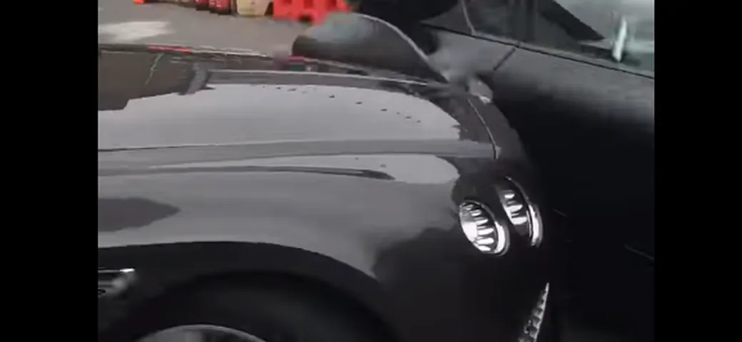 Incidente fra una Bmw i8 e una Bentley Continental GT [Video]