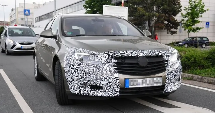 Opel Insignia Sport Tourer: nuove foto spia