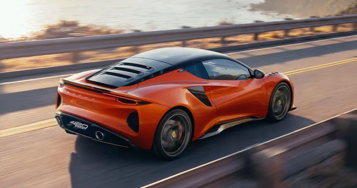 Lotus porta 2.039 CV a Torino: debutto italiano per Eletre X ed Emira 420 Sport