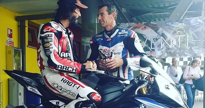 Keanu Reeves gira al Mugello assieme a Troy Corser