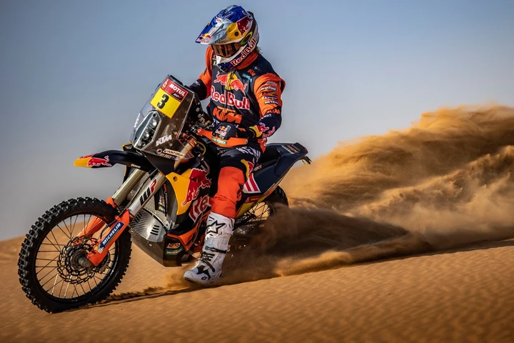 KTM svela la nuova 450 Rally Factory Replica: foto, caratteristiche e prezzi