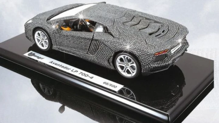 Lamborghini Aventador LP 700-4 tempestata di Swarovski: l'ultima creazione di Bburago