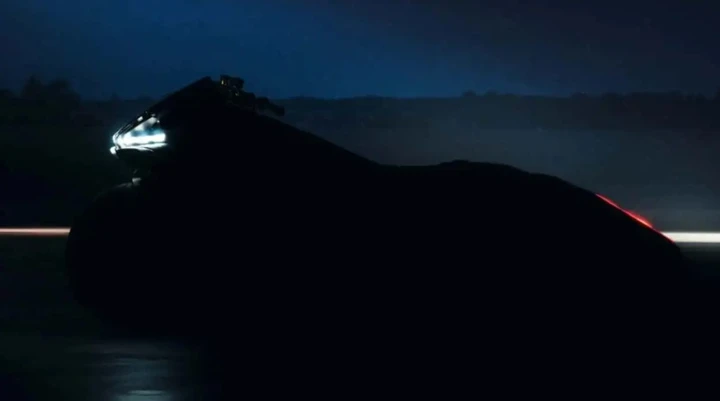 BMW prepara una nuova bagger sportiva? Il teaser accende le ipotesi