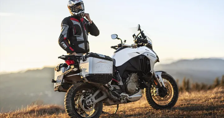 Ducati Multistrada V4 S: arriva la funzionalità Easy Lift