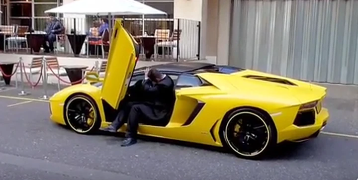 Quando il parcheggiatore è troppo alto per la Aventador