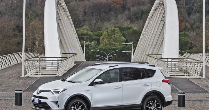 Toyota RAV4 2016: prezzi da 25.500 euro