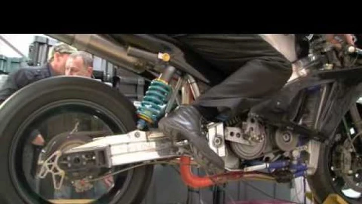 Norton NRV588: scarico incandescente e sound incredibile