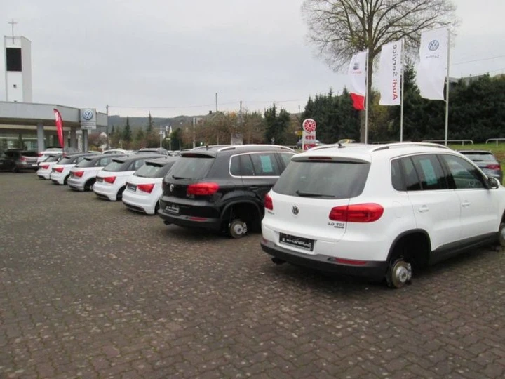 Furto al concessionario: restano sui mattoni 11 fra Audi, Seat e Skoda