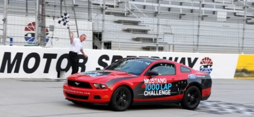 Ford Mustang V6: in pista a 20 km/l