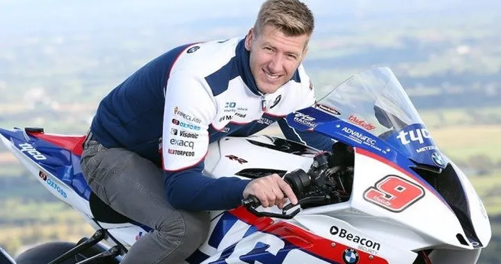 Ian Hutchinson firma con Tyco BMW per il 2016
