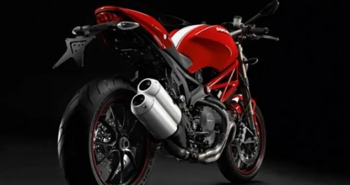 Ducati Monster 1100 Evo: foto e dati ufficiali