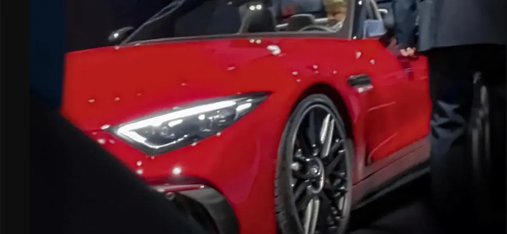 Nuova Mercedes SL 2022, la foto sfuggita prima del debutto