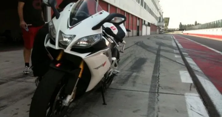 Aprilia RSV4 R APRC 2011: Live Test ad Adria
