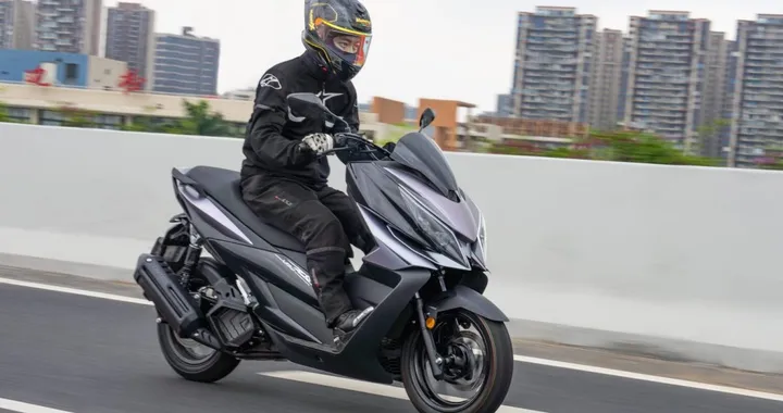 Nuovo Zontes 125V: pesa solo 108 kg e ha 15 CV