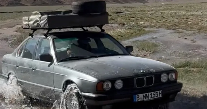 La vecchia BMW non tradisce: viaggio epico dalla Germania al Kazakistan
