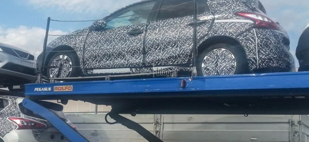 Nissan Pulsar: foto spia dalla bisarca