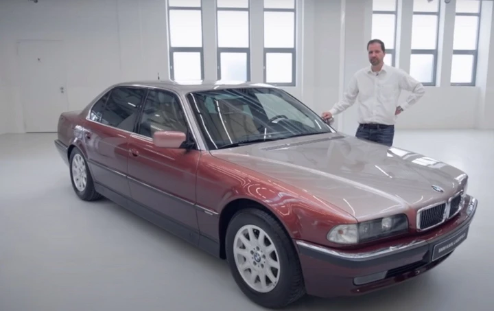 Bmw Serie 7 E38: tre esemplari-simbolo della superberlina Anni 90, ecco il video