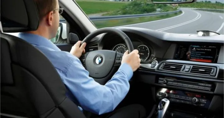 BMW: debutta il sistema di dettatura Dragon Drive! Messaging