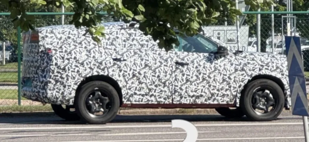 Nuova Fiat Fastback, prime foto spia: ecco il SUV XXL
