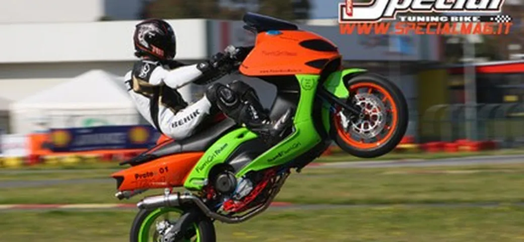 T-Max Protex 01, con motore Ducati 749