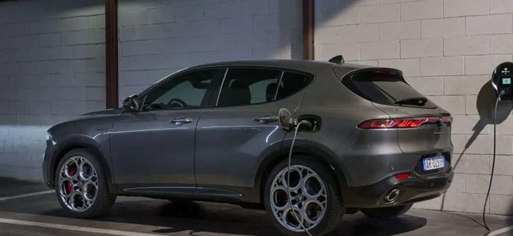 Alfa Romeo Tonale Plug-in Hybrid Q4: manca poco al debutto
