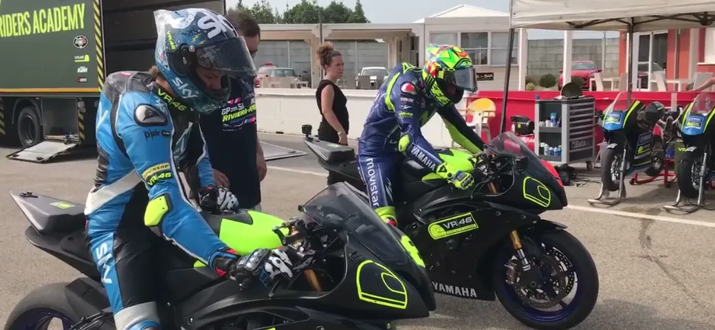 Valentino Rossi al Misanino con la Academy [Video]