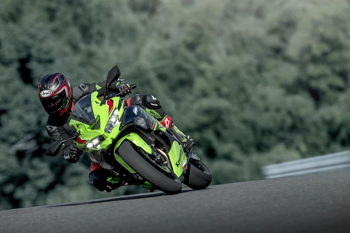 Kawasaki Ninja ZX-4R: la nuova supersport arriverà a settembre in due versioni