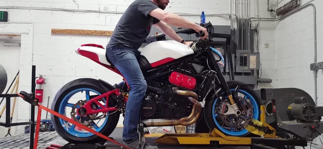 Dyno Pull with drag pipes on the naked FullerMotus custom