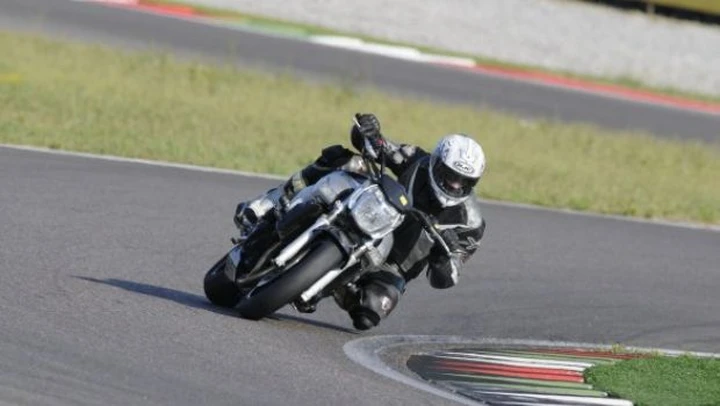 Scatto in Corsa: Suzuki GSR600 a Franciacorta