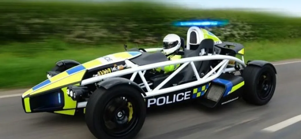 Ariel Atom: la 3.5R veste l’uniforme della Polizia