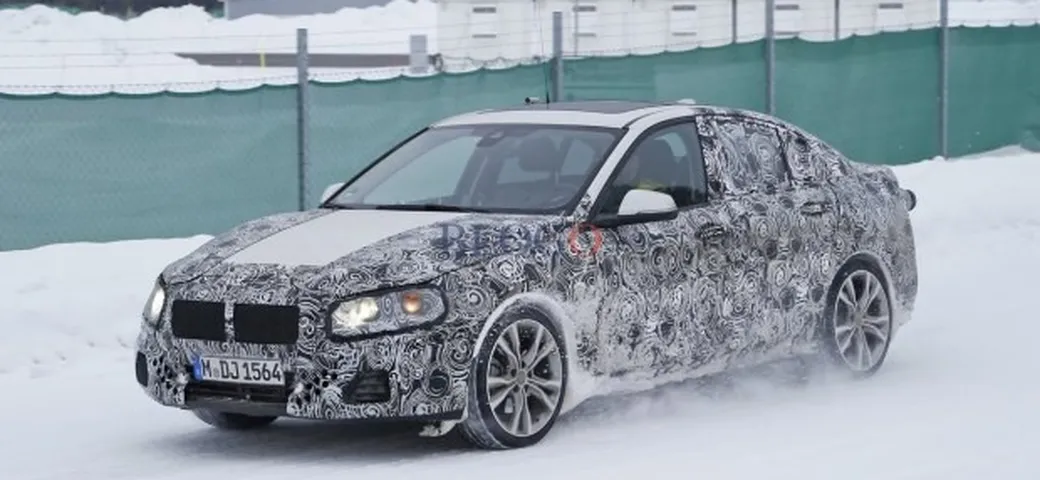 BMW Serie 1 Berlina: foto spia sulla neve