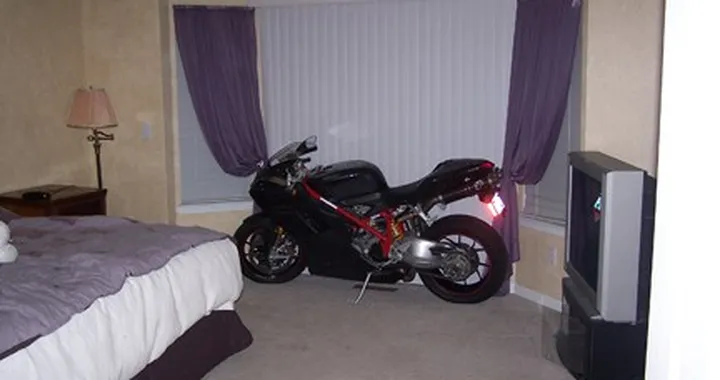 Foto del giorno: Ducati 1098 da camera!